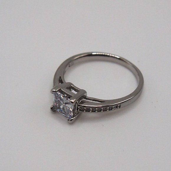 Stunning Princess Cut 1.00ctw Diamond Bridal Ring 925 Sterling Silver - Picture 8 of 9